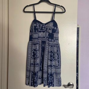 Adjustable straps, elastic back size Large (L)